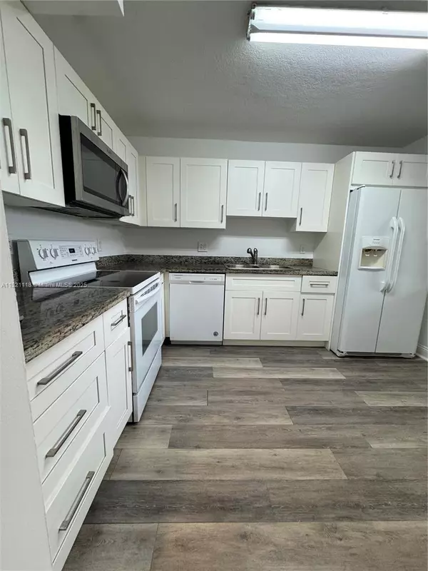 Weston, FL 33326,307 Lakeview Dr #202