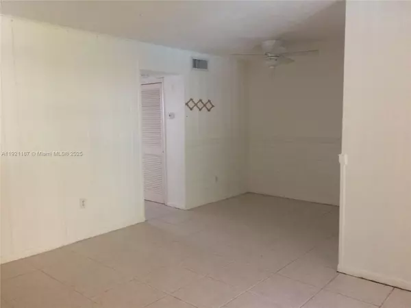 Key Biscayne, FL 33149,255 Sunrise Dr #103