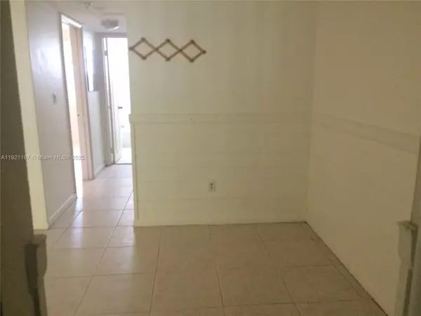 Key Biscayne, FL 33149,255 Sunrise Dr #103