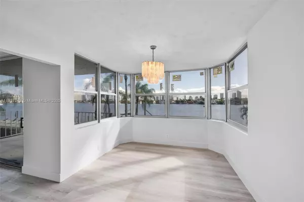 North Miami Beach, FL 33160,16570 NE 26th Ave #2A