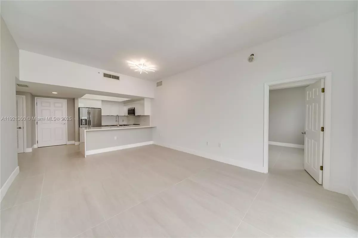 Hollywood, FL 33020,140 S Dixie Hwy #1007