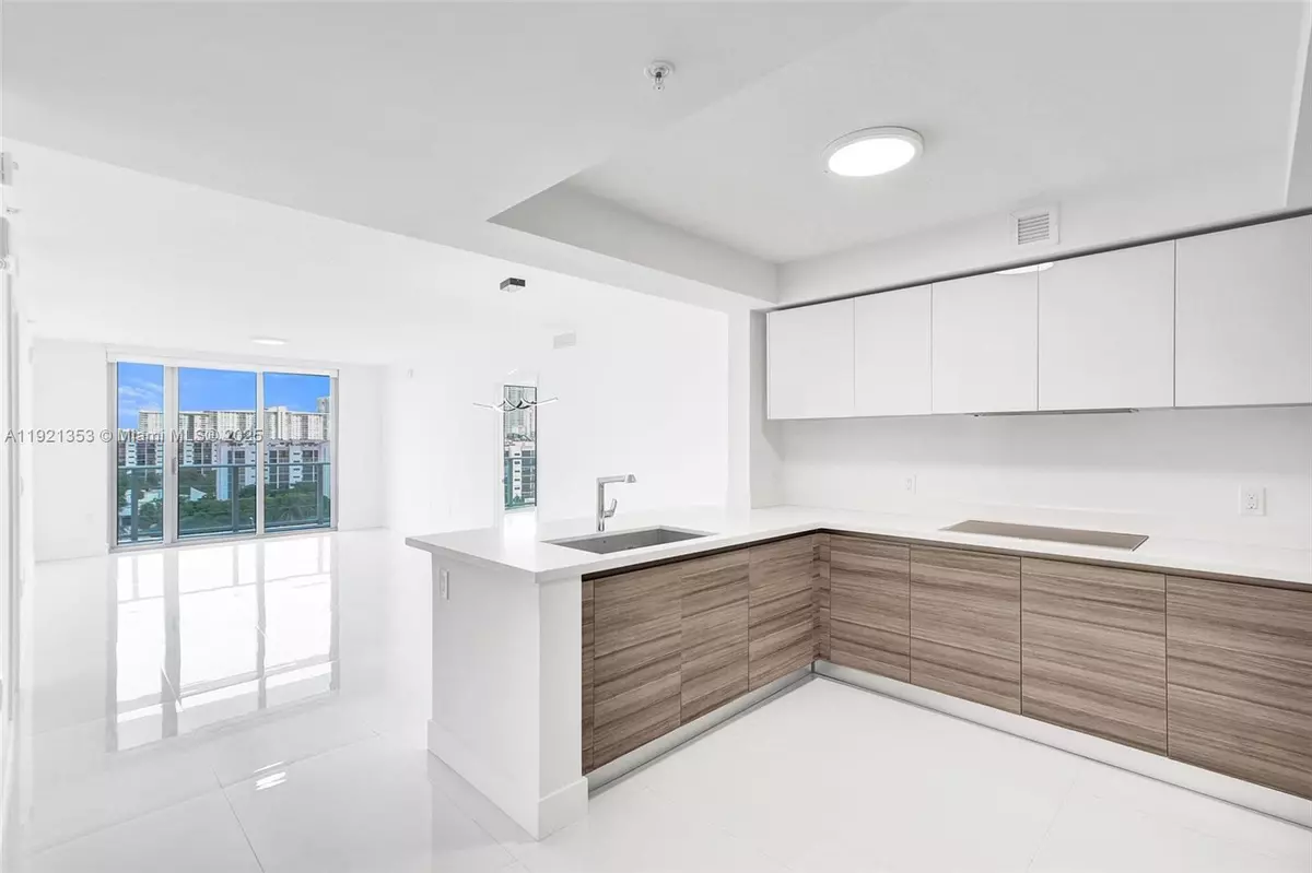 Sunny Isles Beach, FL 33160,330 Sunny Isles Blvd #5-805