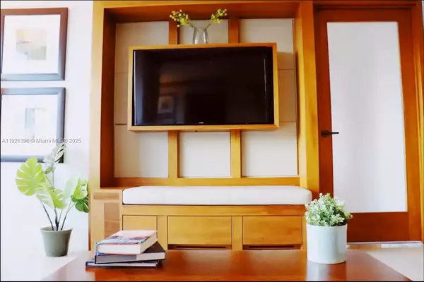 Miami Beach, FL 33141,6801 Collins Ave #315