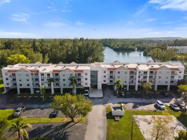 Cutler Bay, FL 33189,8240 SW 210th St #302