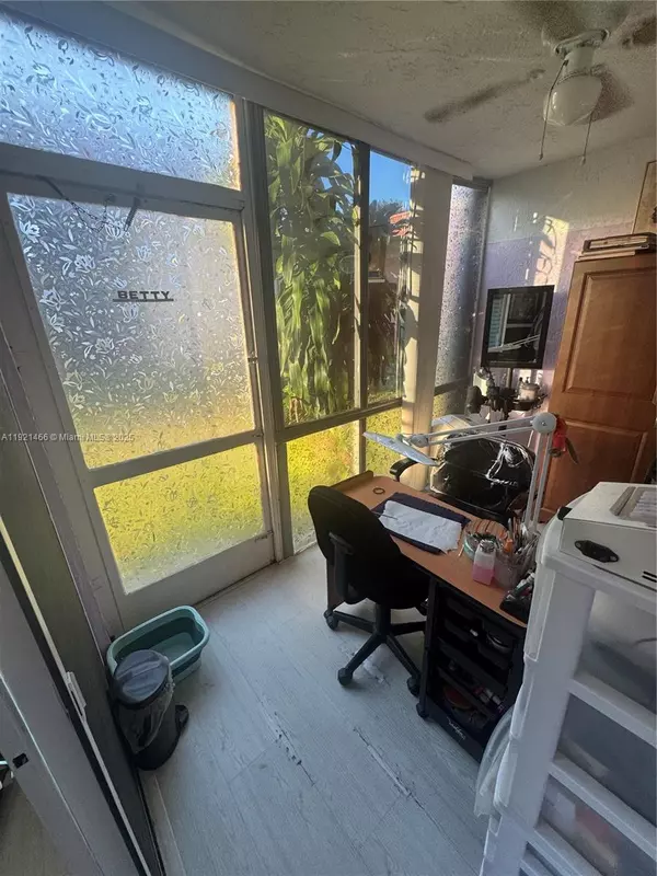 Hialeah, FL 33016,6515 W 27th Ct #49-13