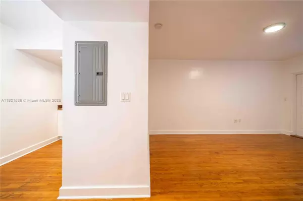 Miami Beach, FL 33140,2425 Flamingo Pl #3