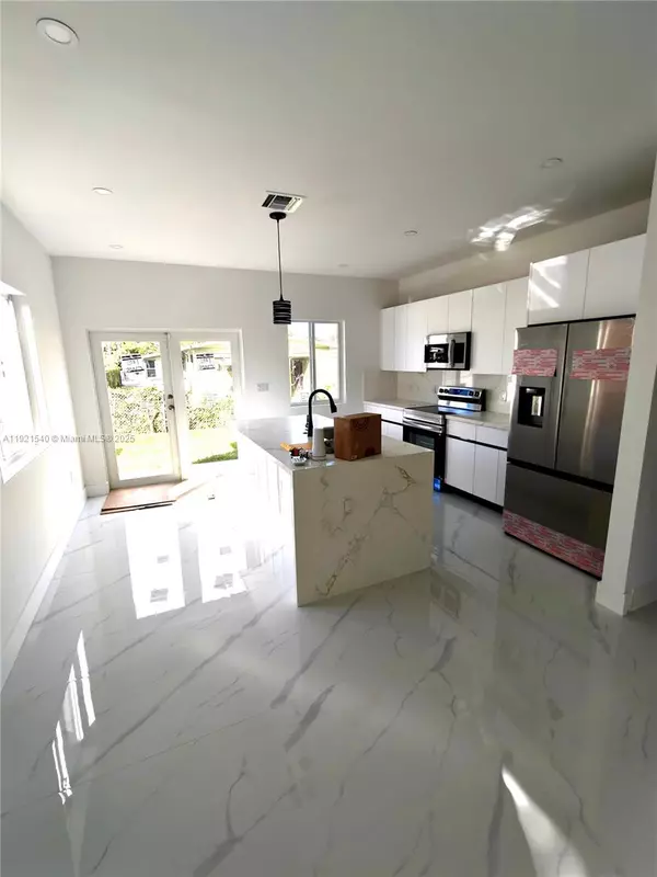 Miami Gardens, FL 33054,1985 NW 152nd St