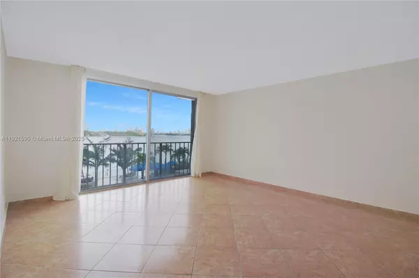 Miami Beach, FL 33139,800 West Ave #415
