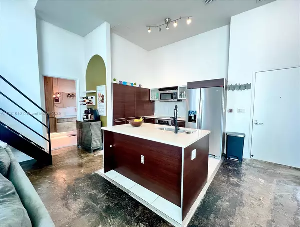 Miami, FL 33132,1900 N Bayshore Dr #909