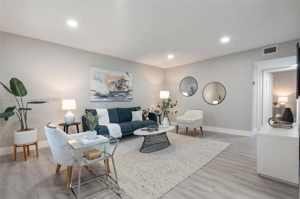 1400 NE 5th Ter #14, Fort Lauderdale, FL 33304