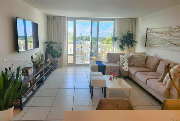 Miami Beach, FL 33141,7900 Tatum Waterway Dr #506