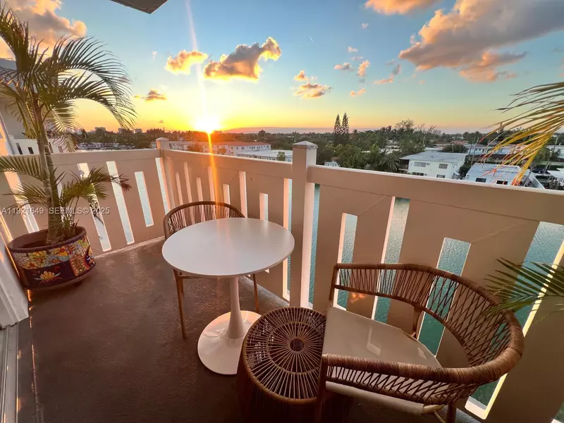 7900 Tatum Waterway Dr #506, Miami Beach, FL 33141