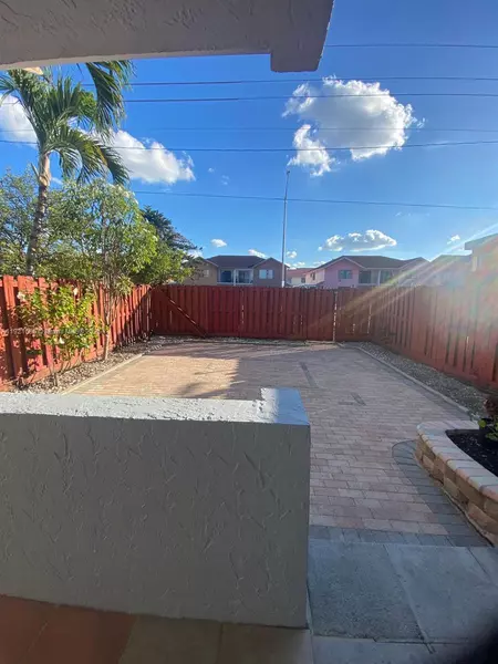 1725 W 60th St #F128, Hialeah, FL 33012