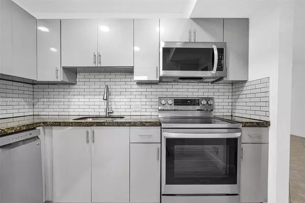 Aventura, FL 33180,3401 N Country Club Dr #307