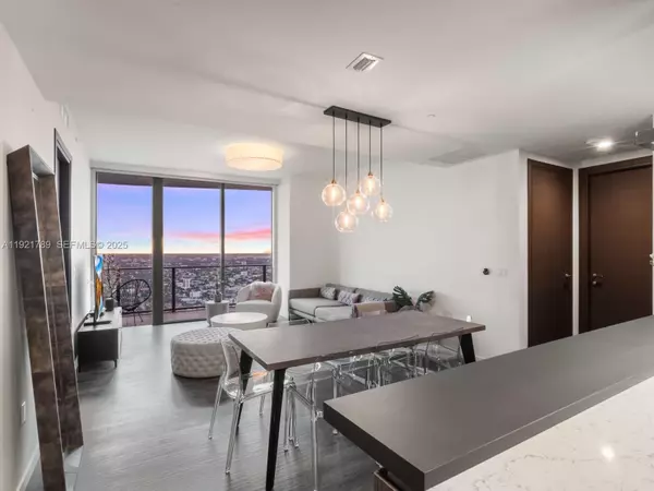 Miami, FL 33131,1000 Brickell Plz #PH5706