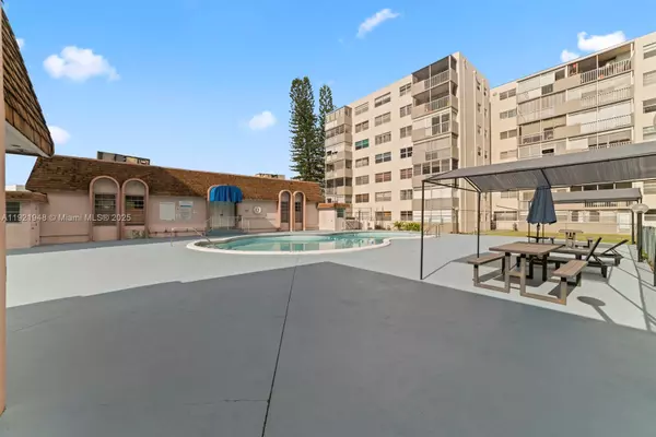 North Miami Beach, FL 33162,16450 Miami Dr #602