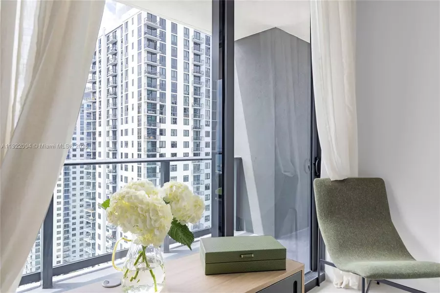 159 NE 6th St #3002, Miami, FL 33132