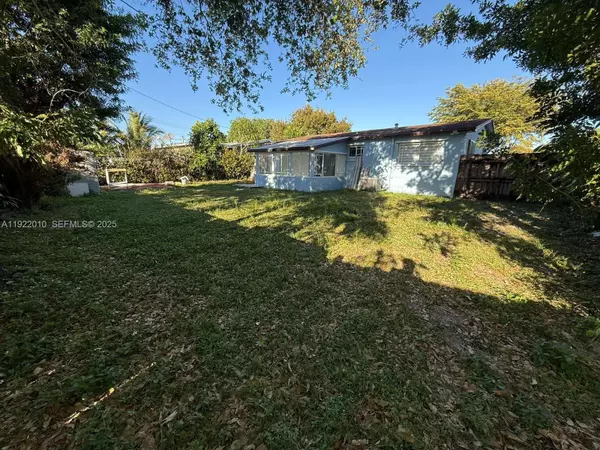 Miramar, FL 33023,2340 Jamaica Dr