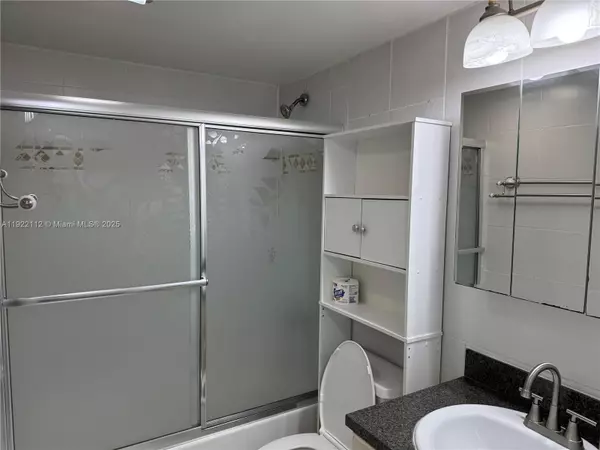 Plantation, FL 33324,405 S Pine Island Rd #413D