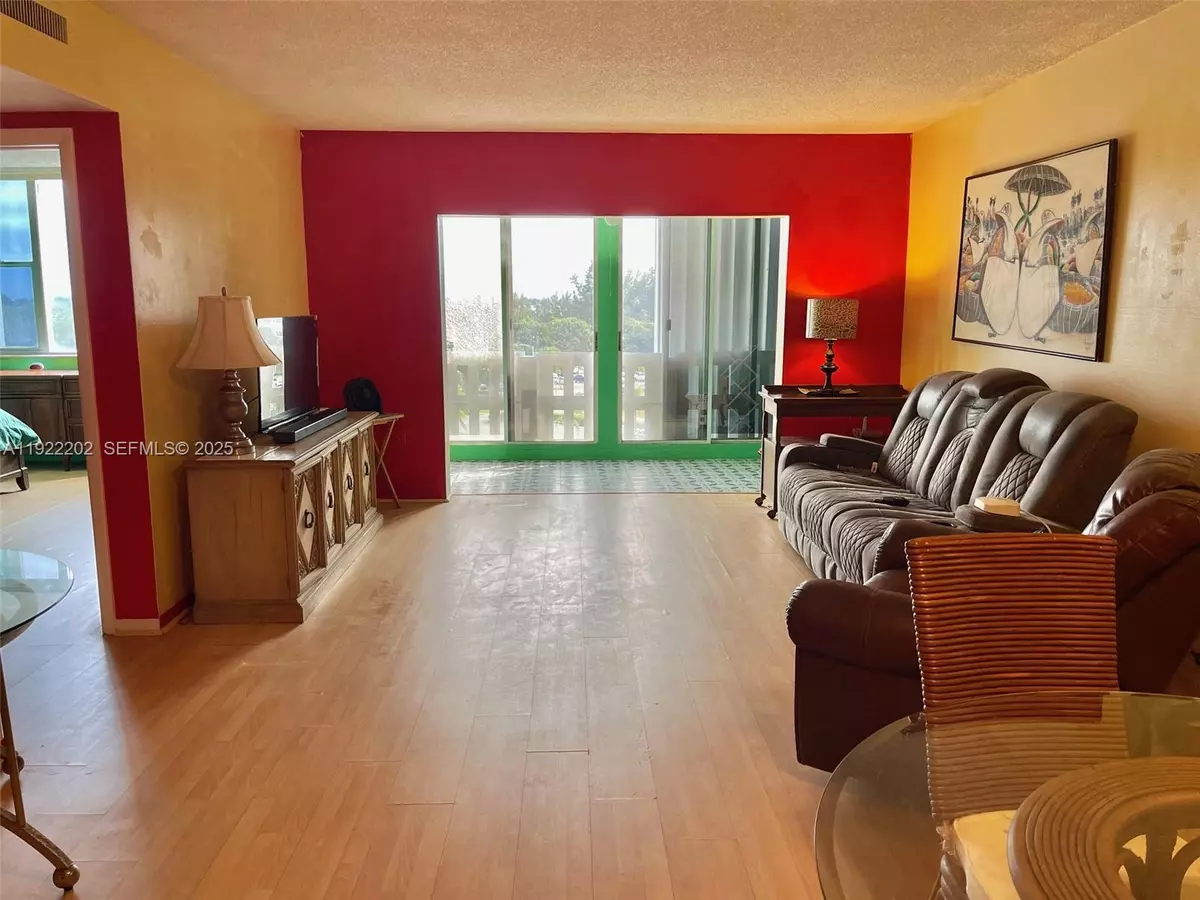 Hollywood, FL 33021,4001 Hillcrest Dr #609