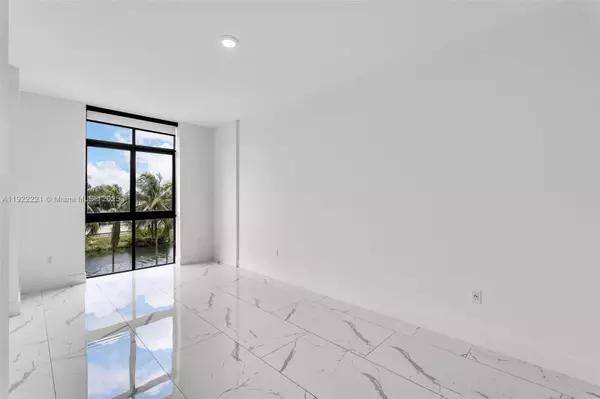 Miami Springs, FL 33166,1 Curtiss Pkwy #317