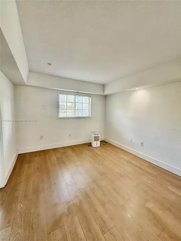 Miami, FL 33133,3245 Virginia St #59