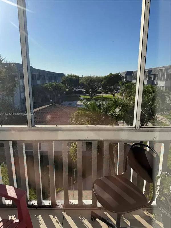 Hialeah, FL 33015,6701 NW 169th St #B301