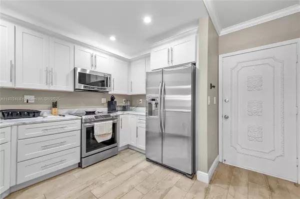 Fort Lauderdale, FL 33315,900 SW 12th St #206