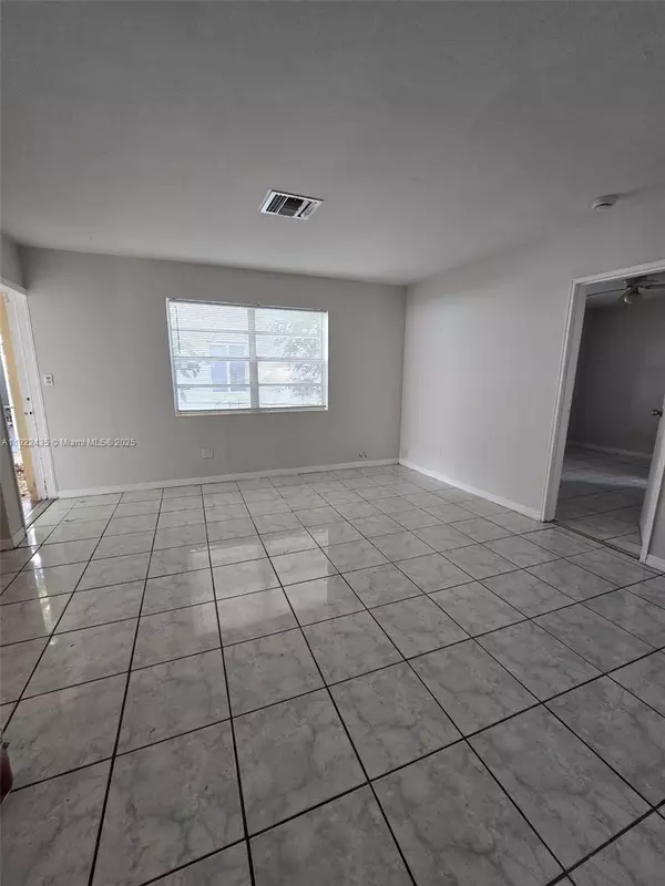North Miami Beach, FL 33162,16041 NE 19th Ct #4