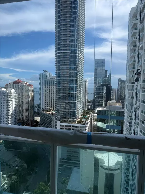 950 Brickell Bay Dr #3403, Miami, FL 33131