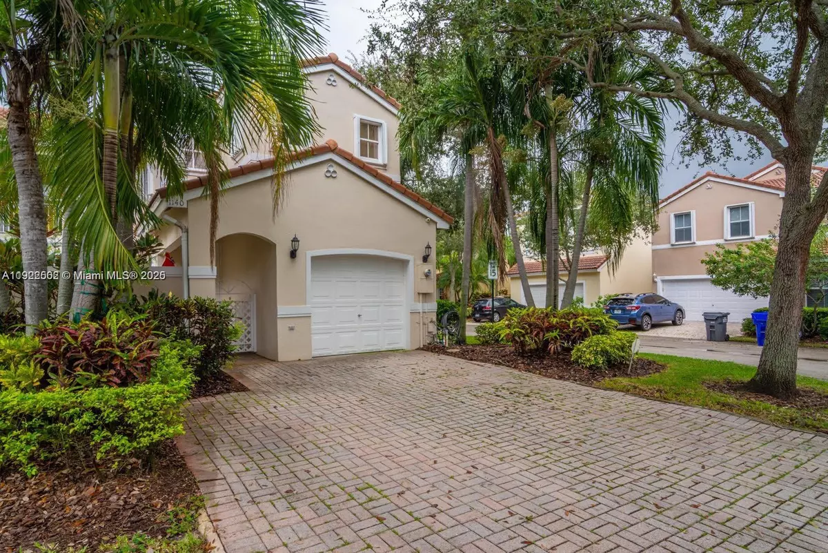 Hollywood, FL 33019,1140 Chestnut Ln #1140