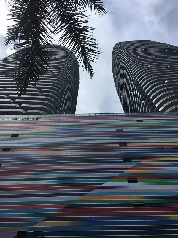 55 SW 9th St #4005, Miami, FL 33130