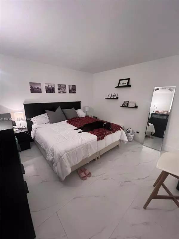 2970 NE 16th Ave #111, Oakland Park, FL 33334