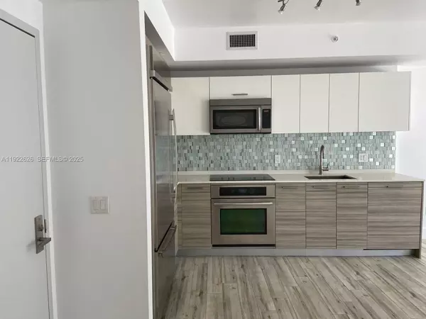 Miami, FL 33131,1300 Brickell Bay Dr #2203