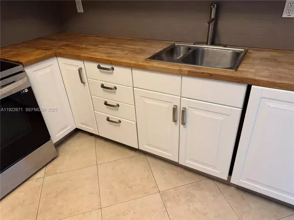 Bay Harbor Islands, FL 33154,9500 W Bay Harbor Dr #7H