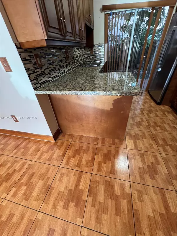 Doral, FL 33166,8013 Lake Dr #105