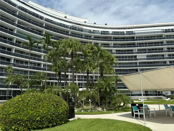 Miami Beach, FL 33141,900 BAY DR #615