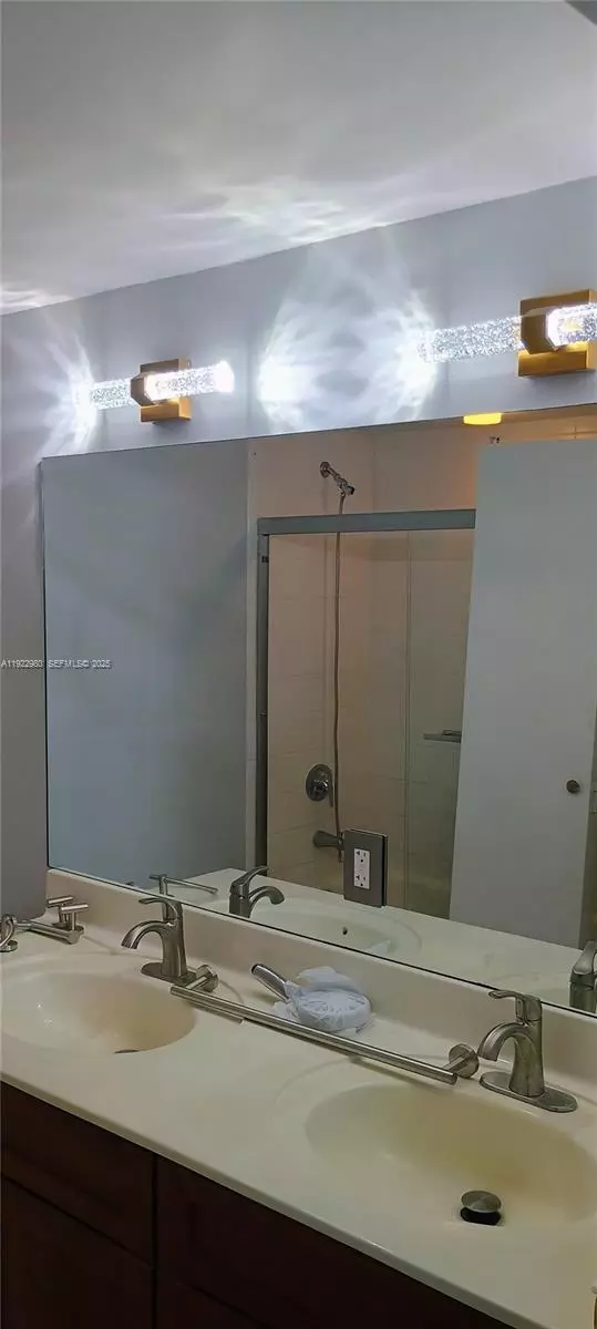 Miami, FL 33128,36 NW 6th Ave #706