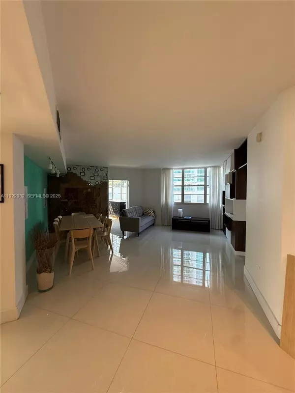 Miami, FL 33131,825 Brickell Bay Dr #1151
