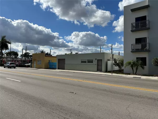 2250 Palm Ave, Hialeah, FL 33010
