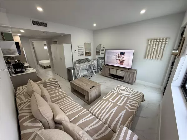 Miami Beach, FL 33139,944 Jefferson Ave #15