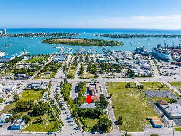 56 W 12th St #A, Riviera Beach, FL 33404