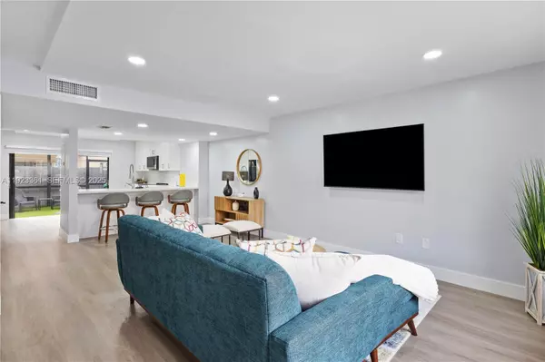 Miami, FL 33156,10053 SW 77th Ct