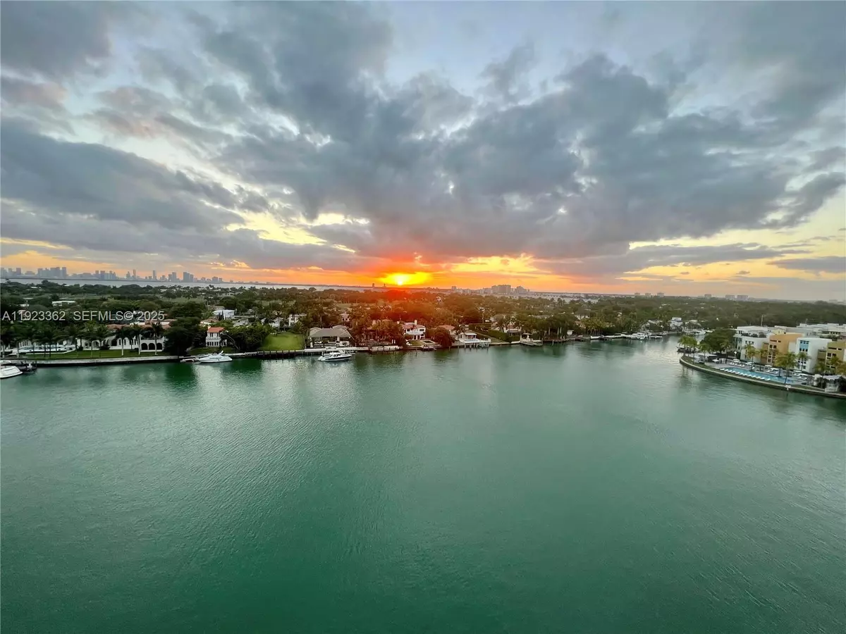 Miami Beach, FL 33140,5838 Collins Ave #8B