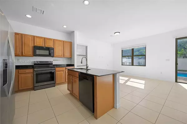 Miami, FL 33179,674 NE 191st Ter