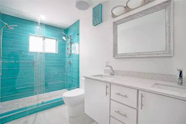 Coral Gables, FL 33134,414 Giralda Ave #414