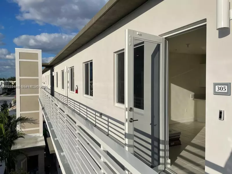 6453 NW 102nd PATH #305, Doral, FL 33178