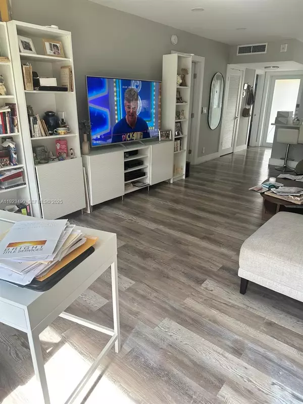 1350 Atlantic Shores Blvd #305, Hallandale Beach, FL 33009