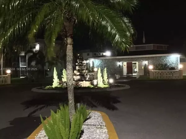 Lauderhill, FL 33313,4341 NW 16th St #308