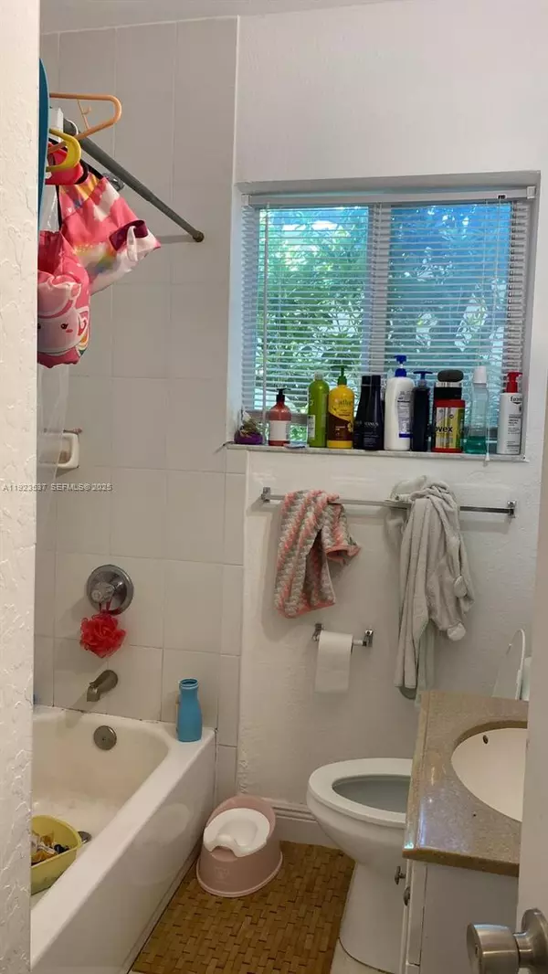 Miami Beach, FL 33141,851 80th St